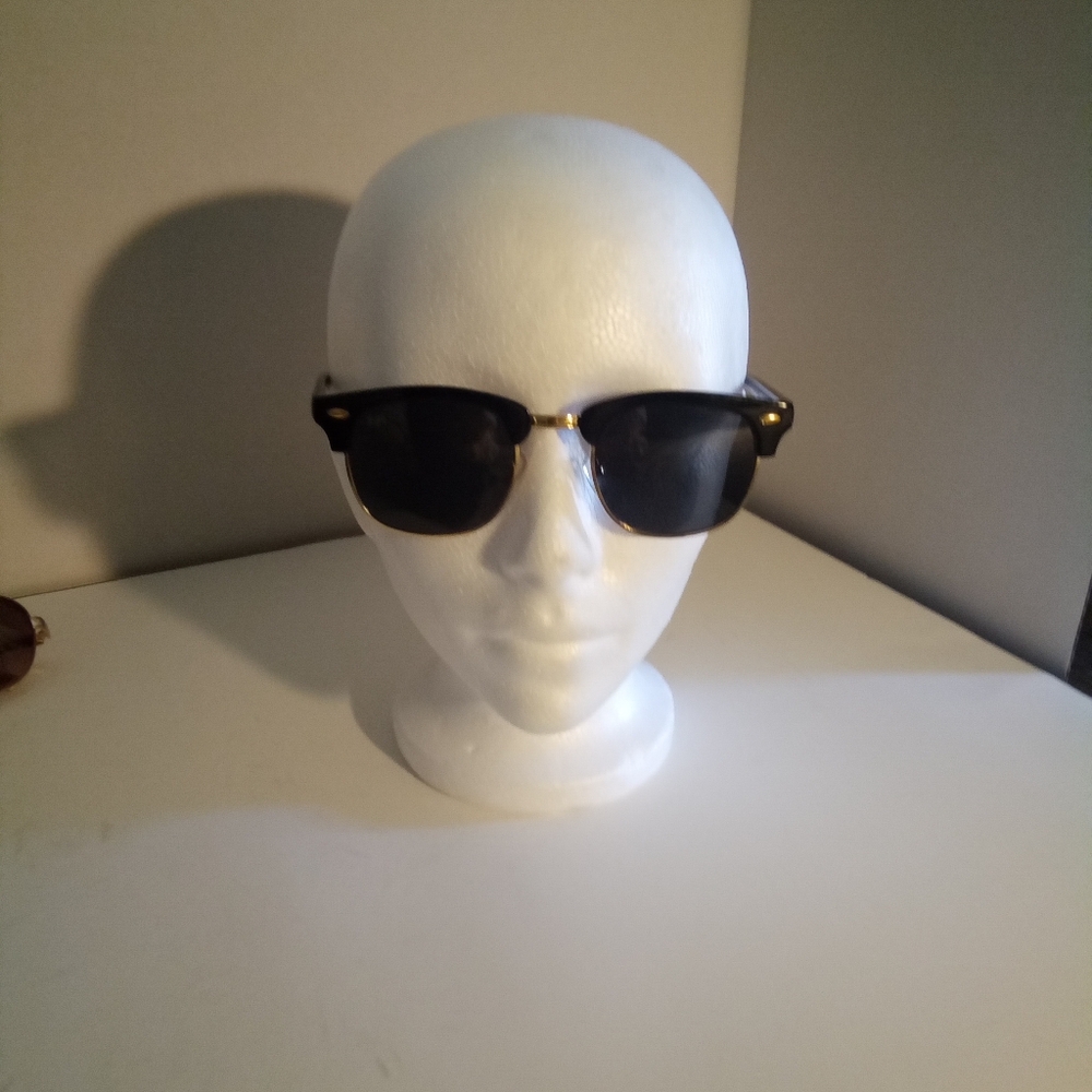 Sleek Shady Rays Black Sunglasses Contemporary Design